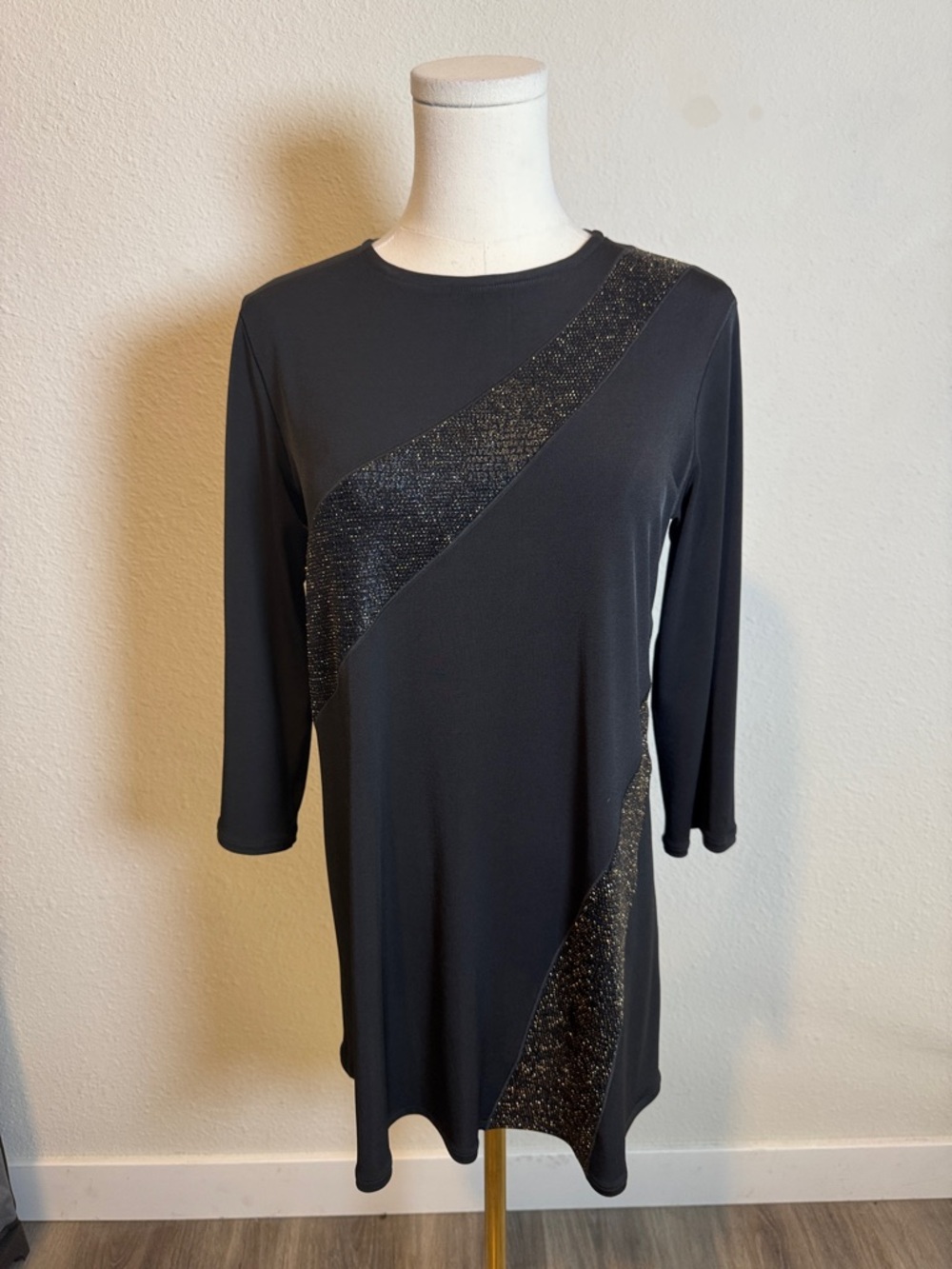 NWT Eva Varro Black 3/4 Sleeve Tunic with Gold Glitter Insert size Small